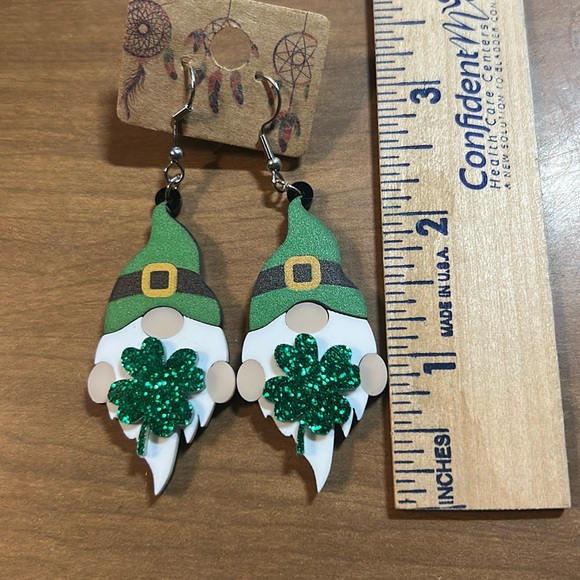Jewelry - Gnome clover earrings